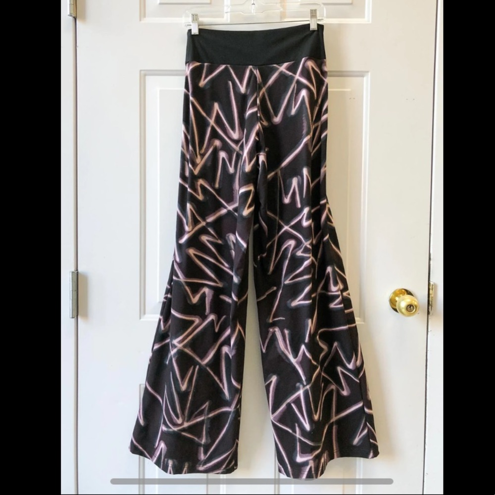 Rock ‘N Karma World Pant (Hand-Painted Mauve & Pink Lightning Design) L, BNWT